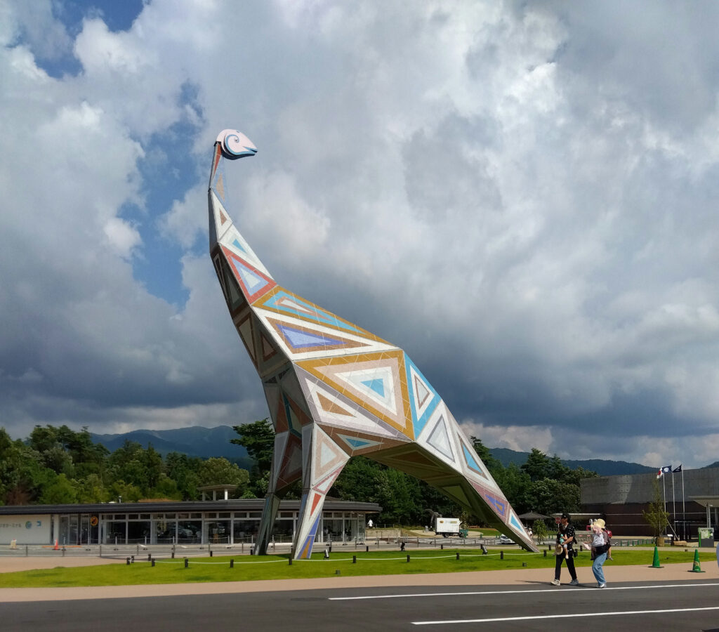 福井県立恐竜博物館のモニュメント